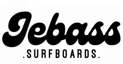 Aloa Surf met à disposition de ses adhérents quelques planches et autres accessoires pour débuter. Les planches peuvent être empruntées à Nantes.